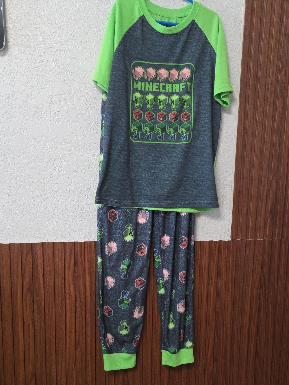 Minecraft Kids Gray and Green Short-Sleeve Pajama Set Size 10 To 12 Years Old.